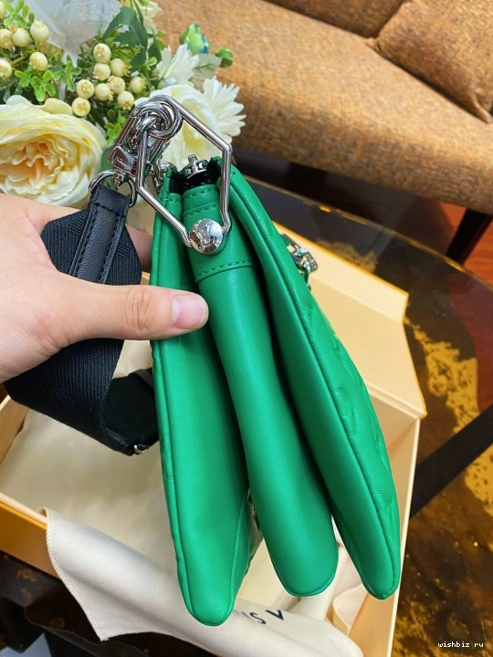 WIS LOUIS PM VUITTON COUSSIN 0128